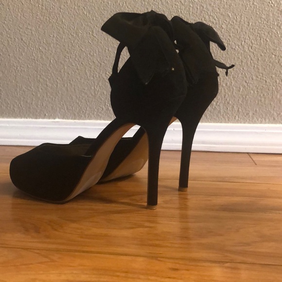 Festive Heels - Picture 4 of 4